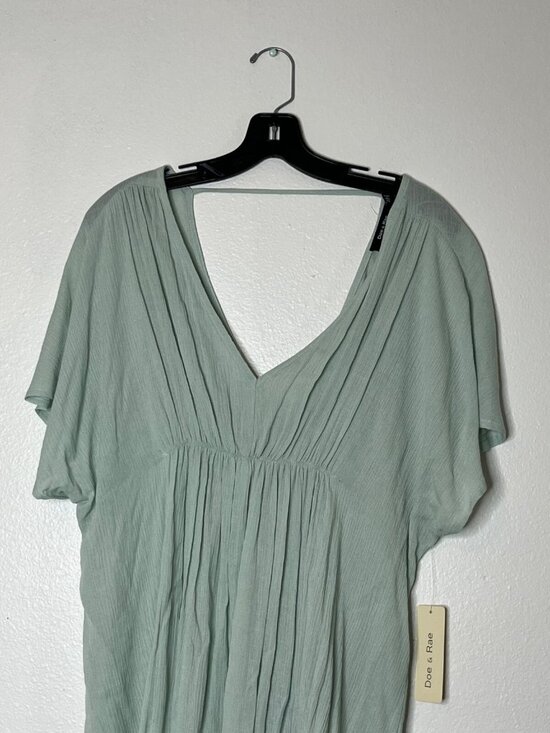 Doe & Rae Tops - Doe & Rae Sage Green V-Neck Pleated Front Textured Short Sleeve Top Womens M